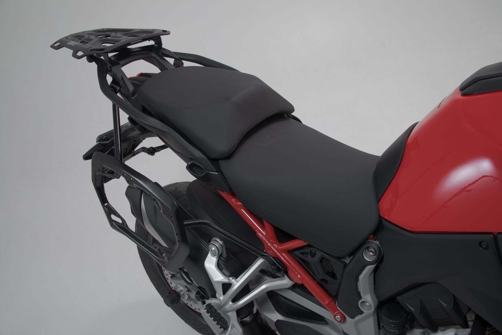 Adventure set TRAX ADV US-model Black. Ducati Multistrada V4 (20-).