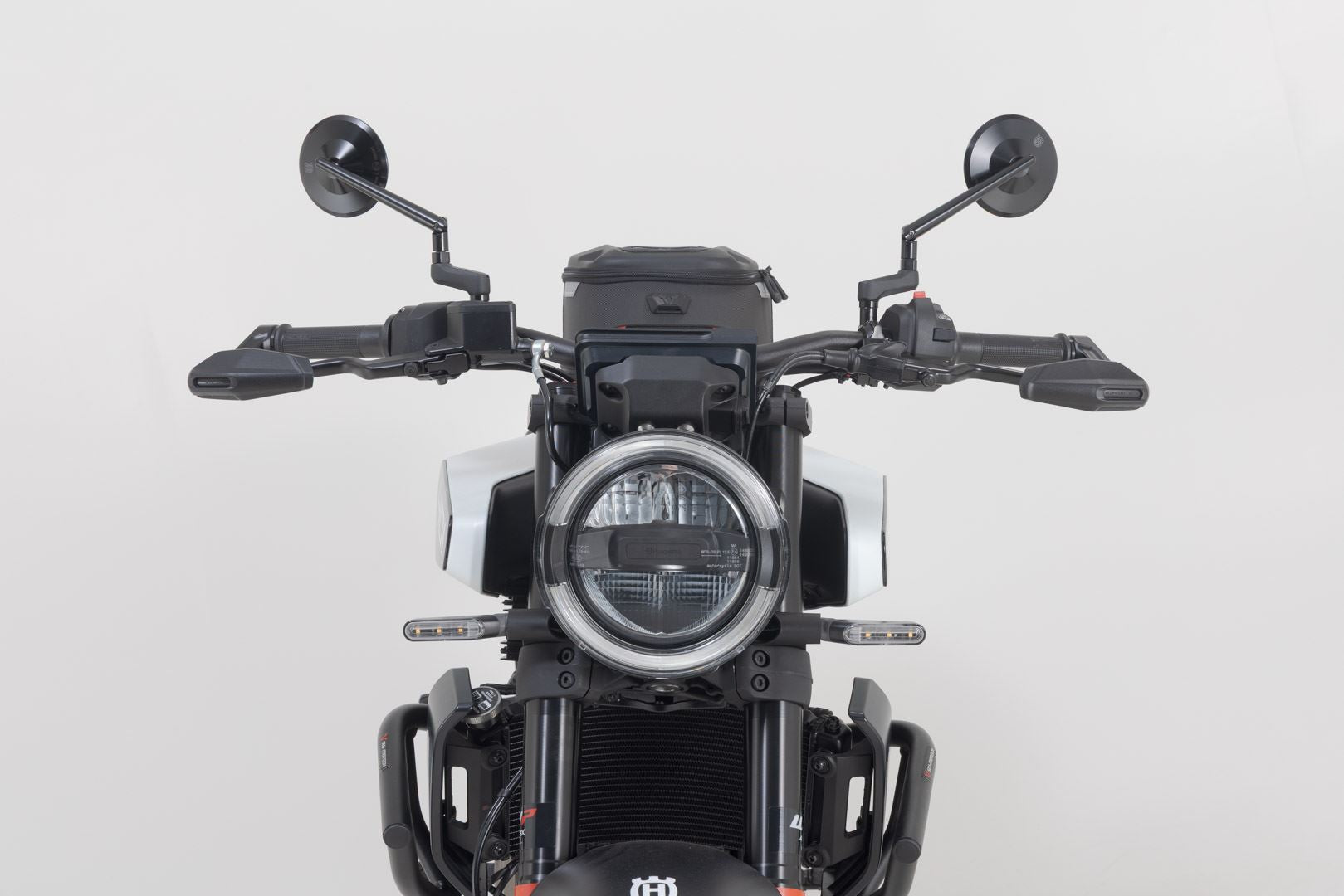 Lever guards with wind protection Black. Husqvarna Svartpilen/Vitpilen 401 (23-).