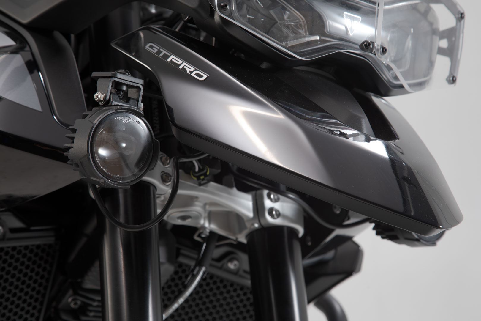 EVO high beam kit Black. Triumph Tiger 900/GT/Rally/Pro (19-23).