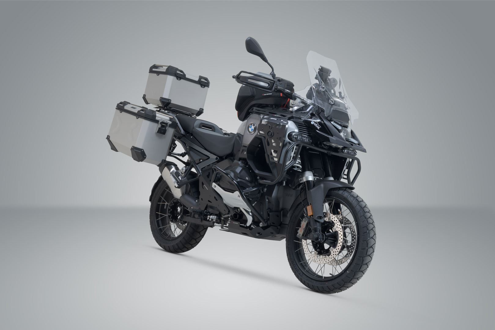 Adventure set Luggage Silver. R 1300 GS Adv (24-). BMW top case holder.