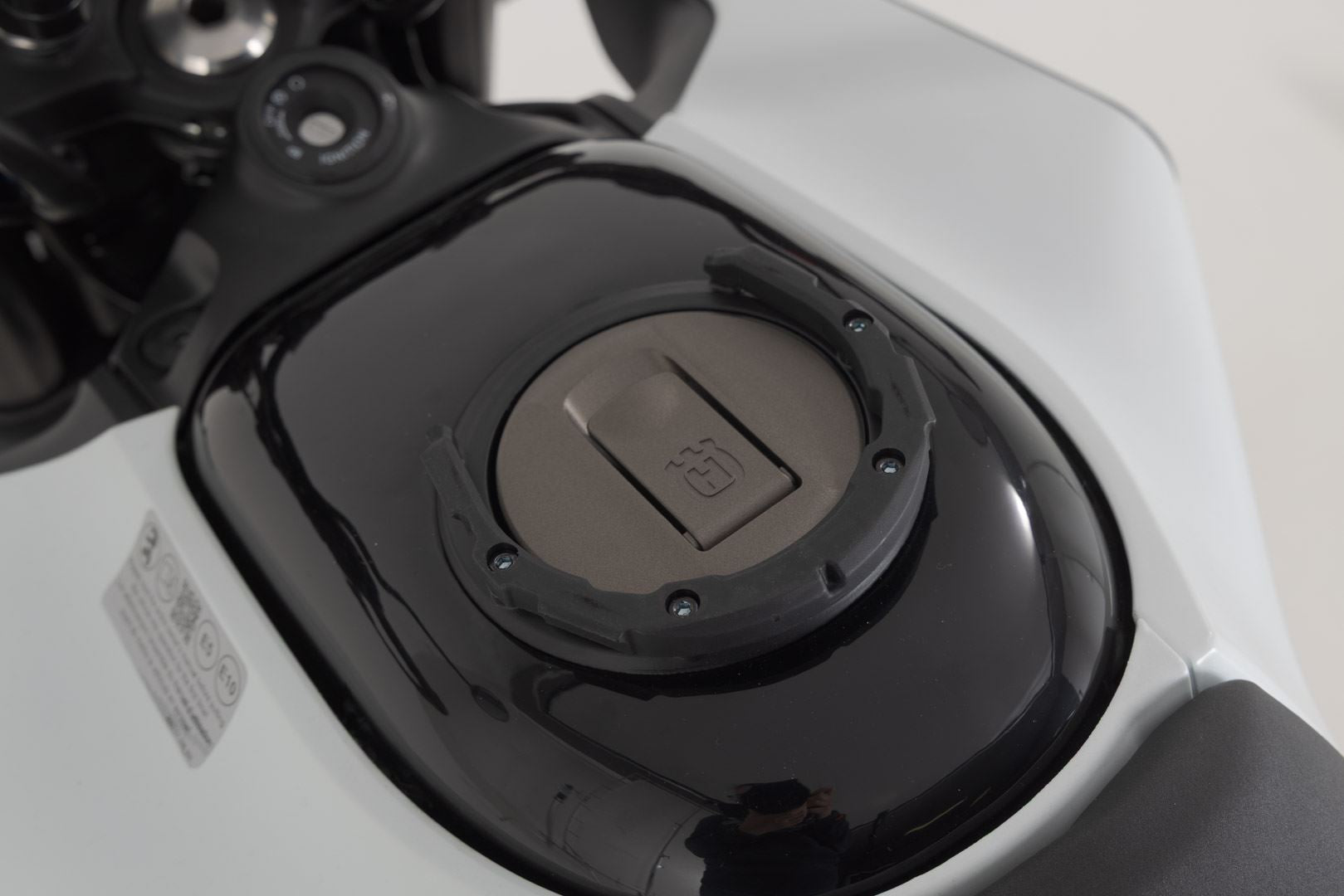 PRO tank ring Black. Husqvarna / KTM models.