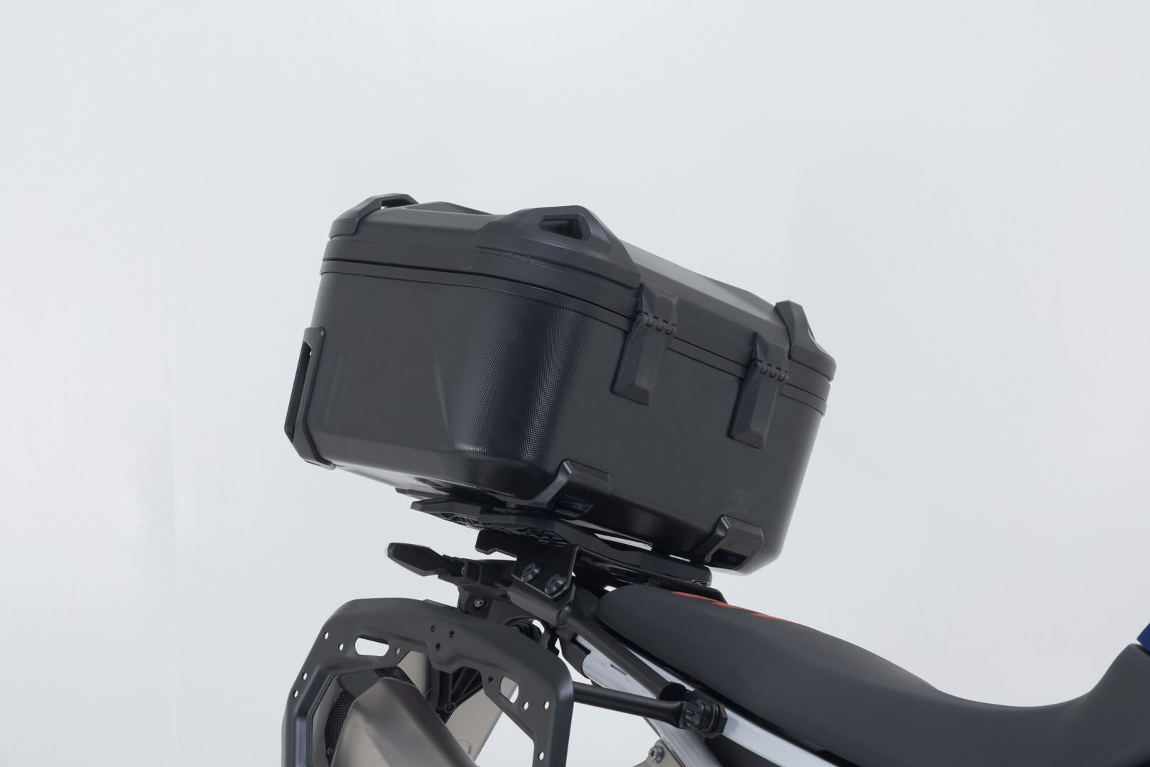 DUSC L top case system Black. 41 l. BMW F 900 GS (23-).