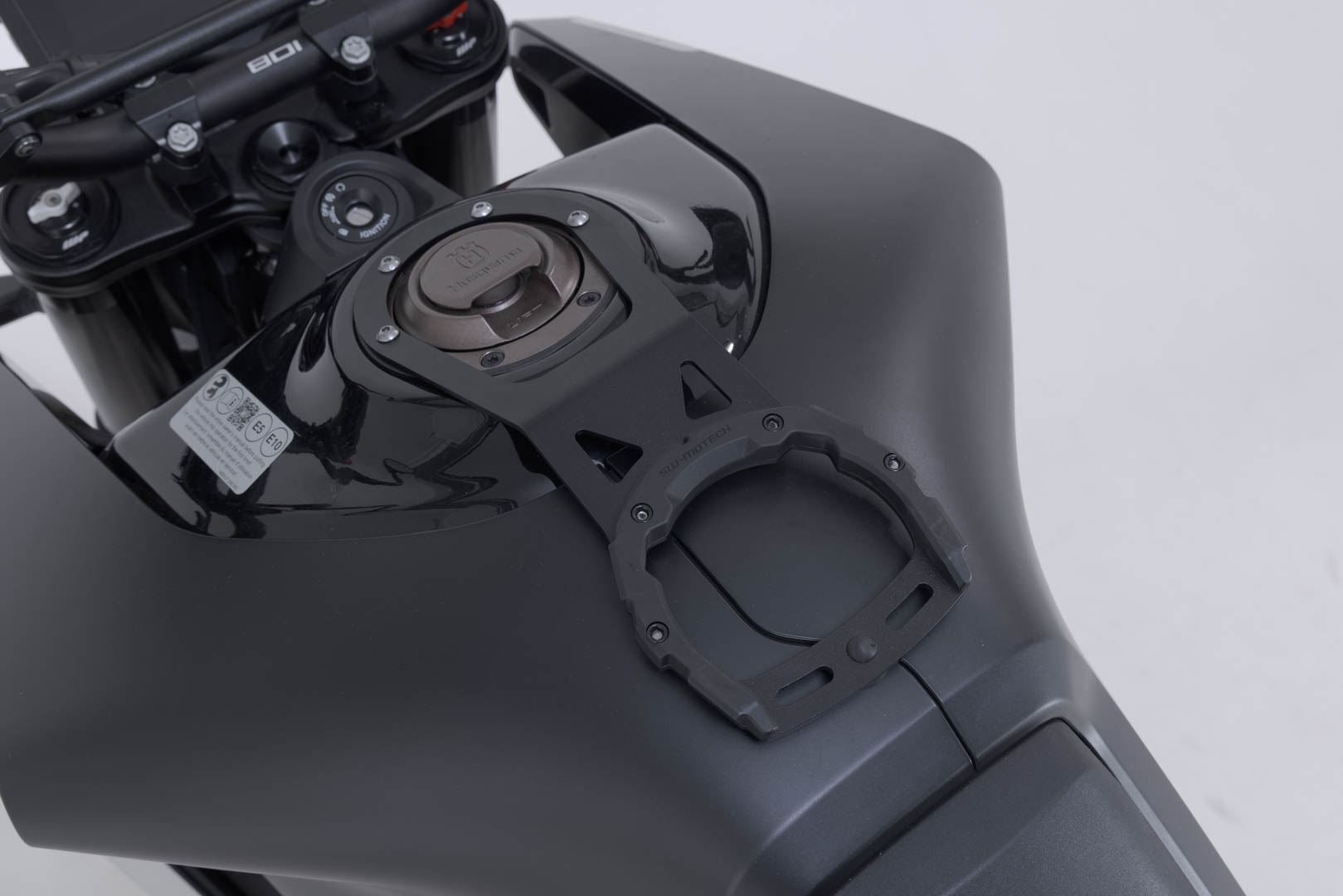 PRO tank ring Black. Husqvarna Svartpilen 801 (24-).