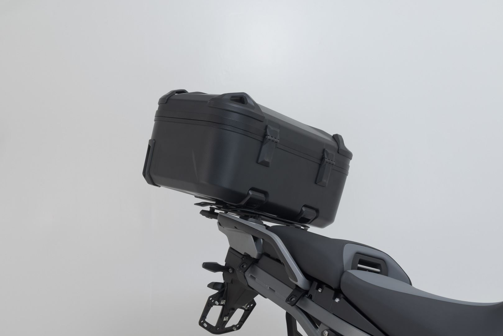 DUSC XL top case system Black. 55 l. BMW R 1300 GS (23-). Top case holder.