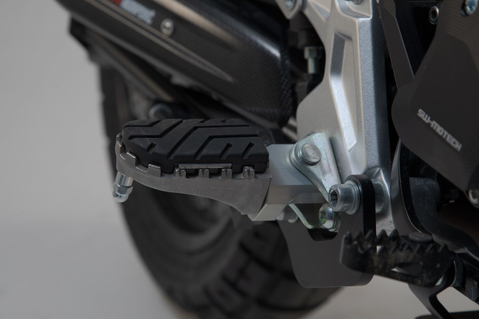 ION footrest kit Silver. Yamaha TÈnÈrÈ 700 models (19-).