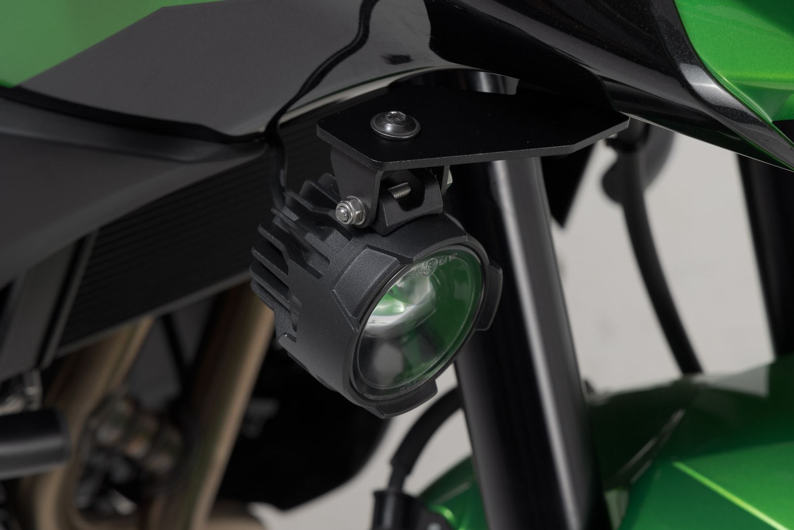 EVO high beam kit Black. Kawasaki Versys 650 (14-21).