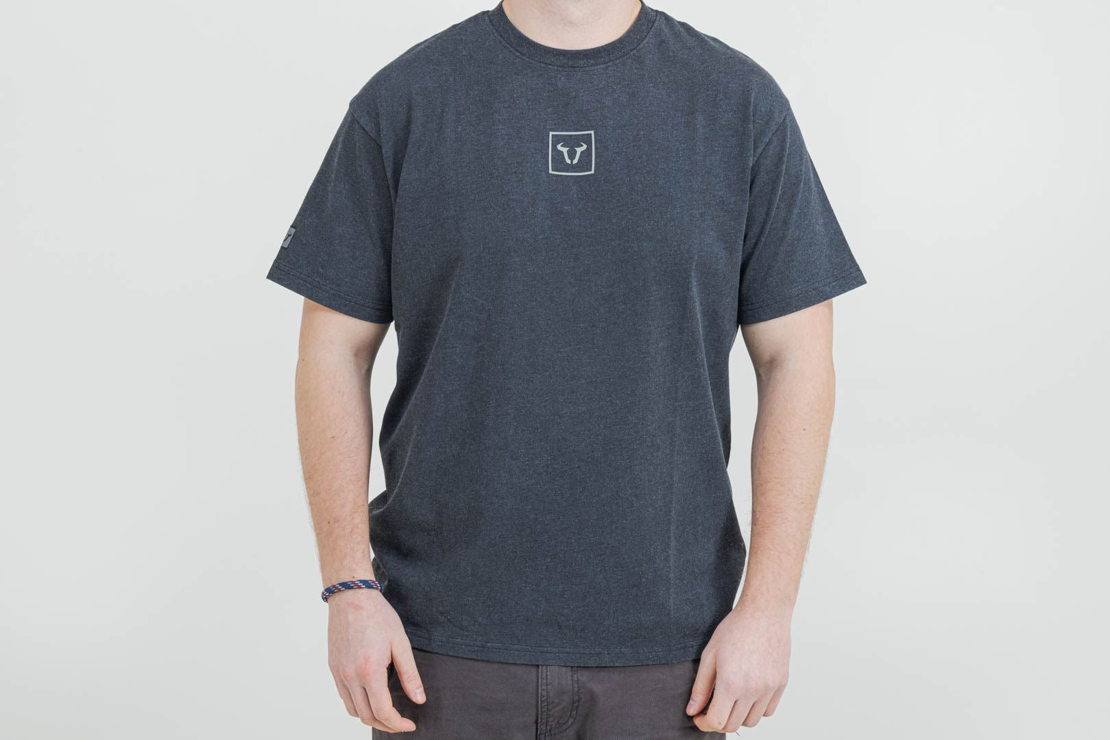 T-Shirt Unisex  Riders Line Dark Grey. Optic Wash. Unisex. Size M.
