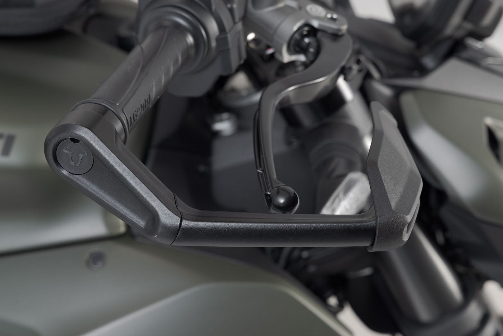 Lever guards with wind protection Black. Ducati Streetfighter V2 Triumph Daytona.