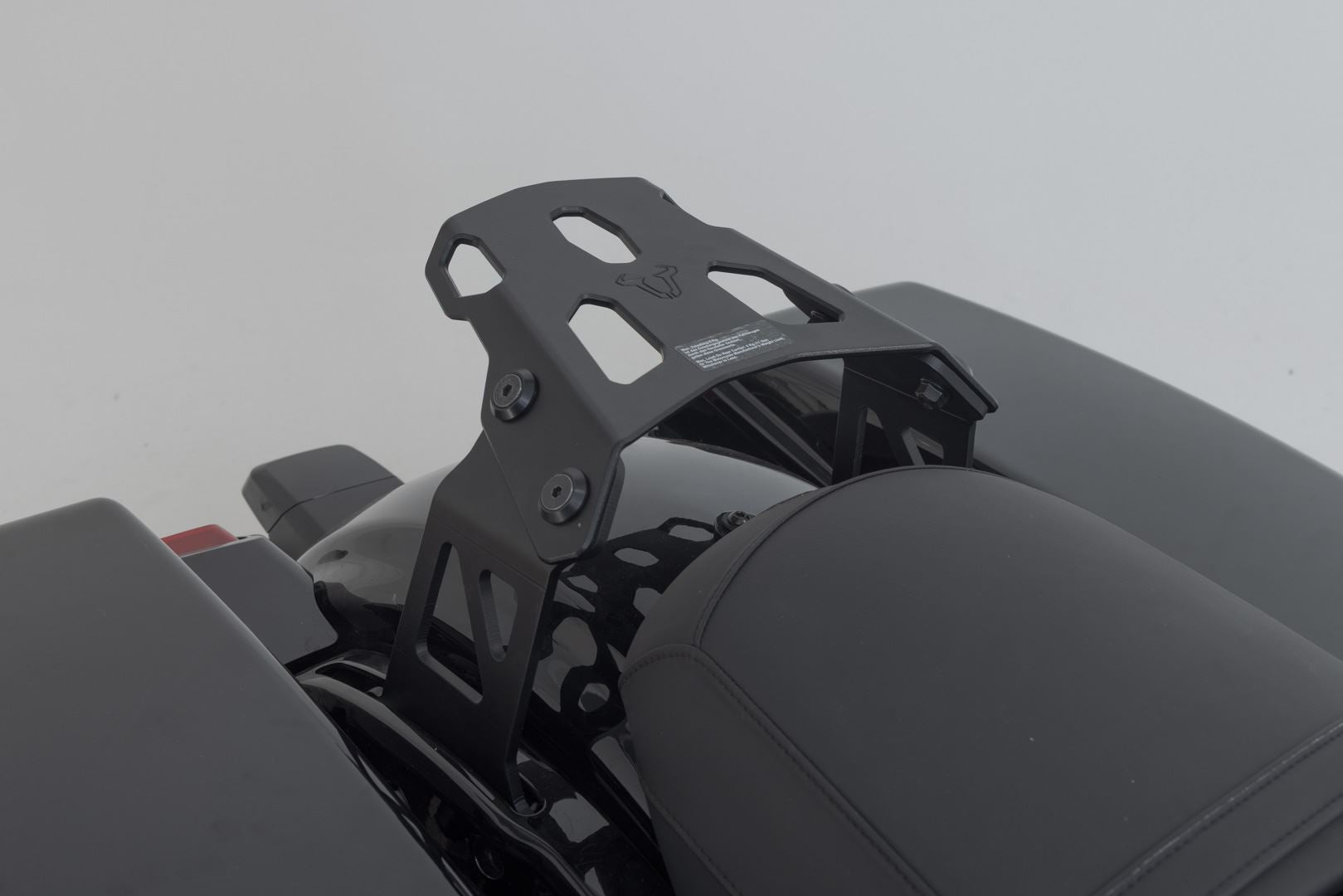 STREET-RACK Black. Harley-Davidson Road Glide (24-).