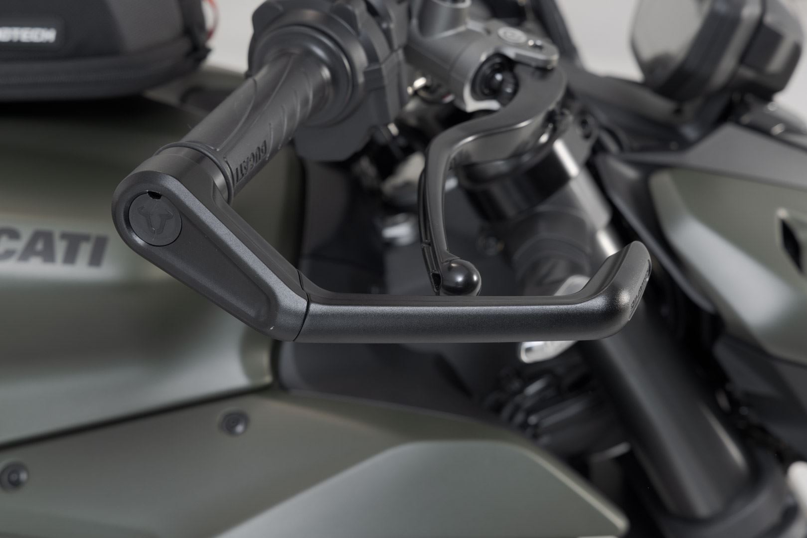 Lever guards Black. Ducati Streetfighter V2 Triumph Daytona.