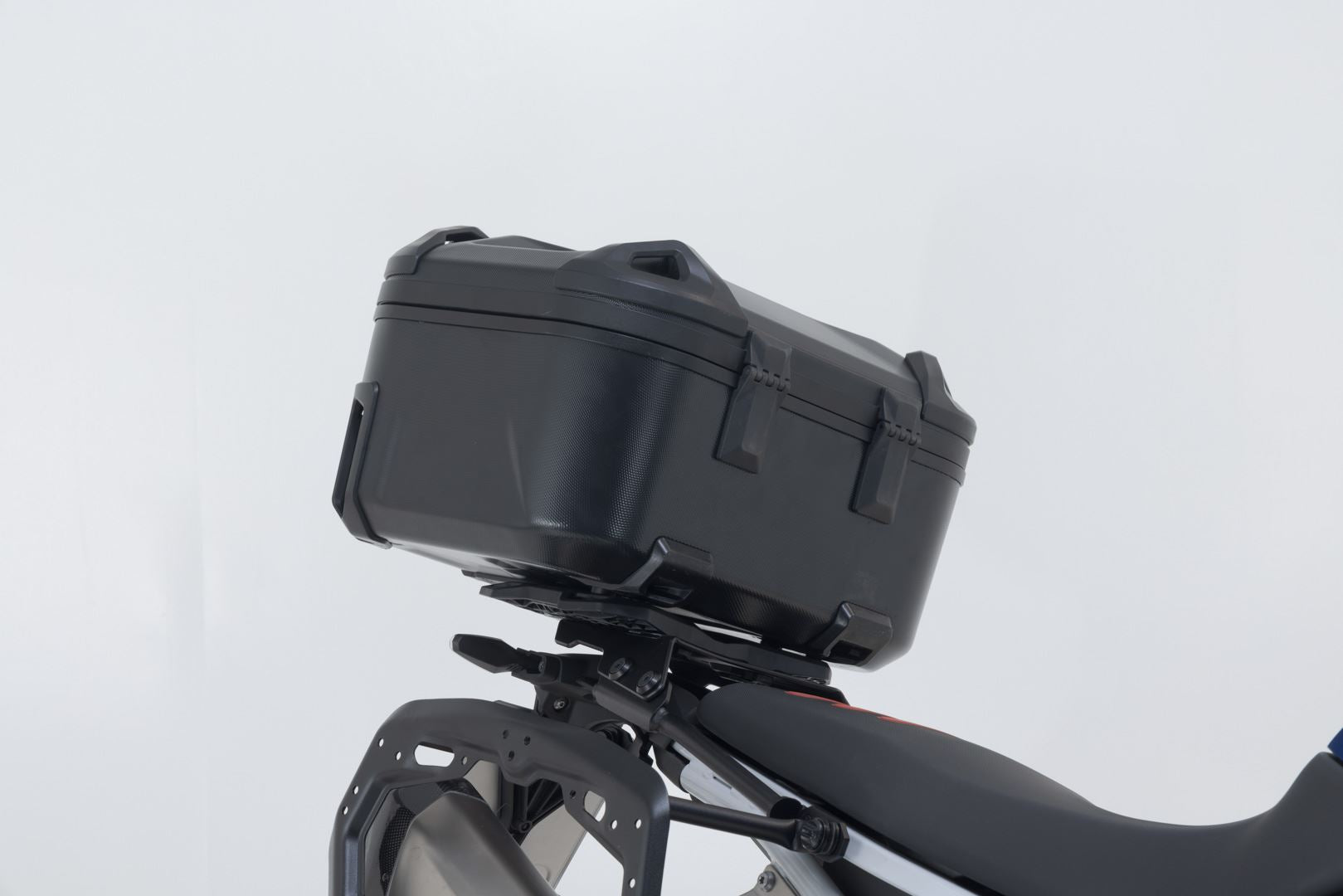 Adventure set DUSC with top case L US model Black. Ducati Multistrada V4 (20-).