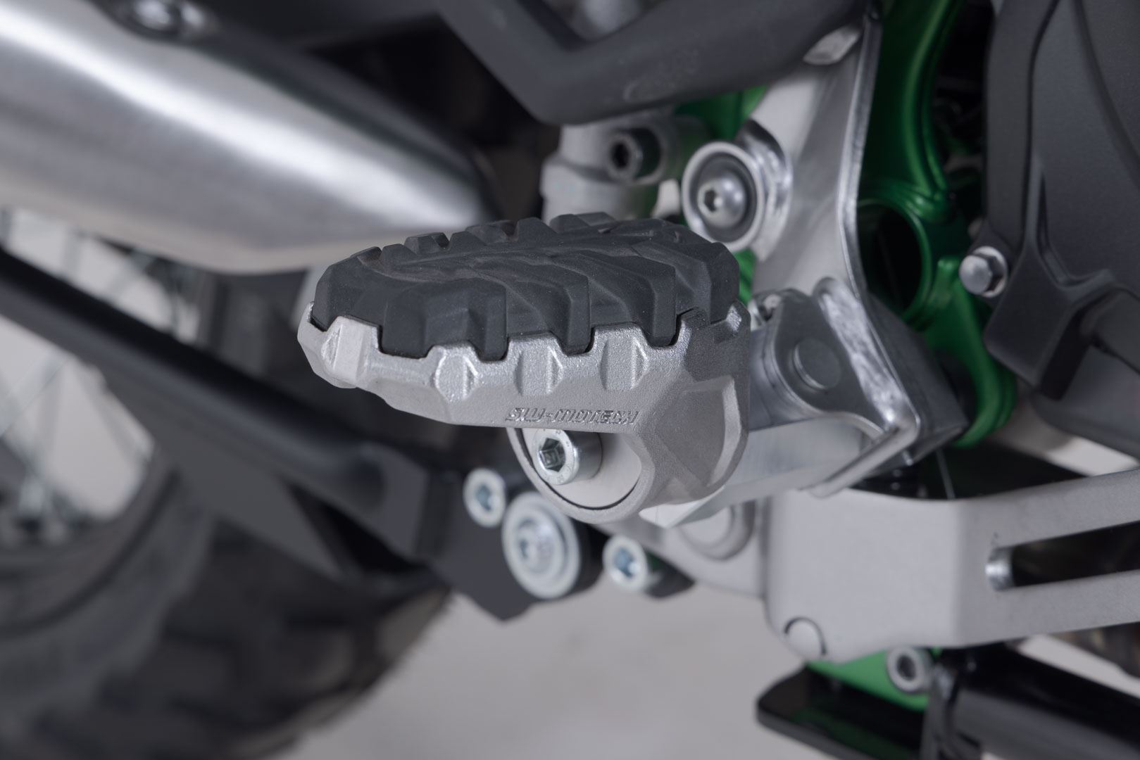 EVO footrest kit Silver. Kawasaki KLE500 / KLE500 SE (26-).
