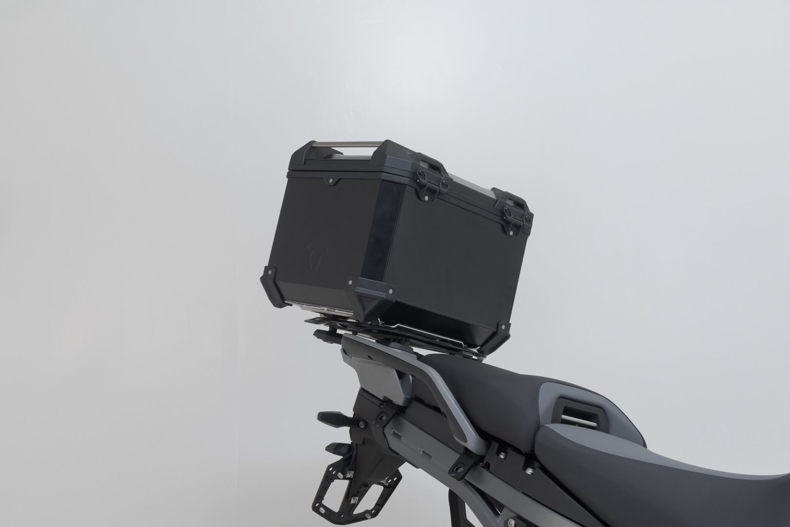 TRAX ADV top case system Black. BMW R 1300 GS (23-). BMW top case holder.