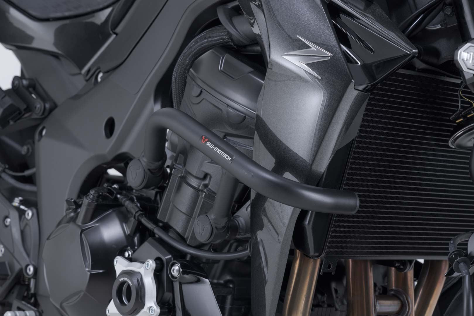 Crash bar Black. Kawasaki Z1100 (25-).