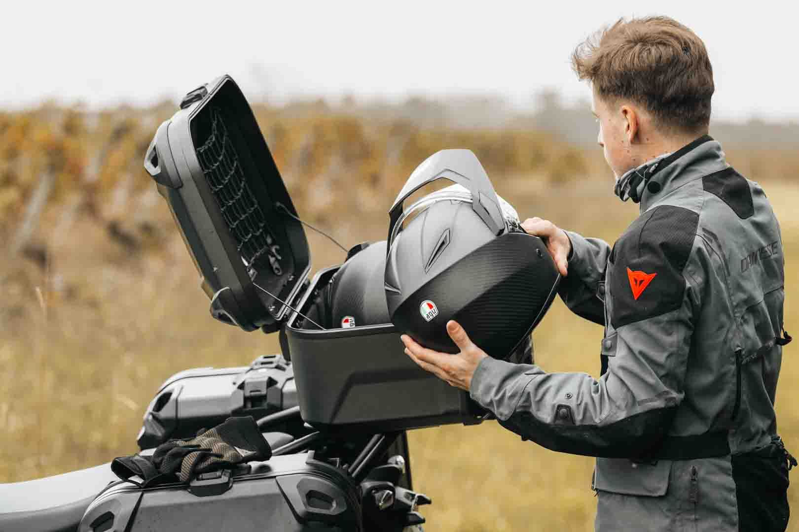 DUSC XL top case Black. 55 l. ABS.