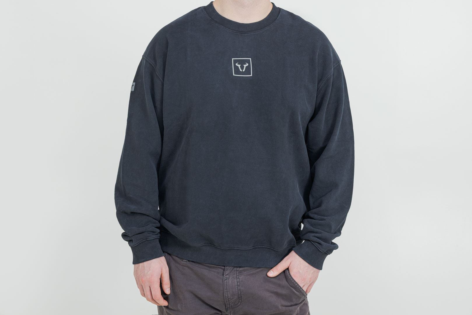 Crewneck  Riders Line Dark Grey. Optic Wash. Unisex. Size 3XL.