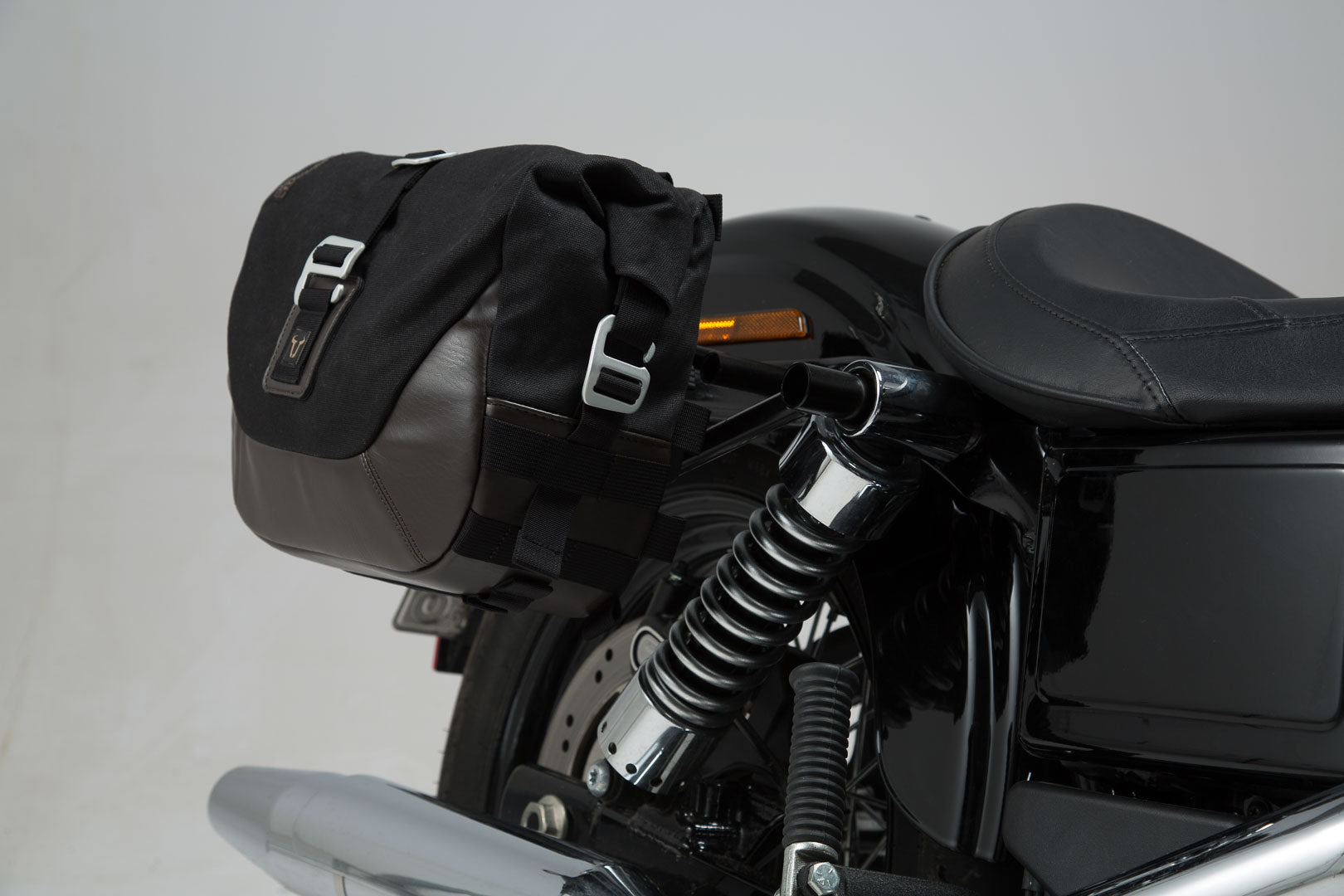 Legend Gear Side Bag System LC Harley-Davidson Dyna Wide Glide (09-17) Black Edition