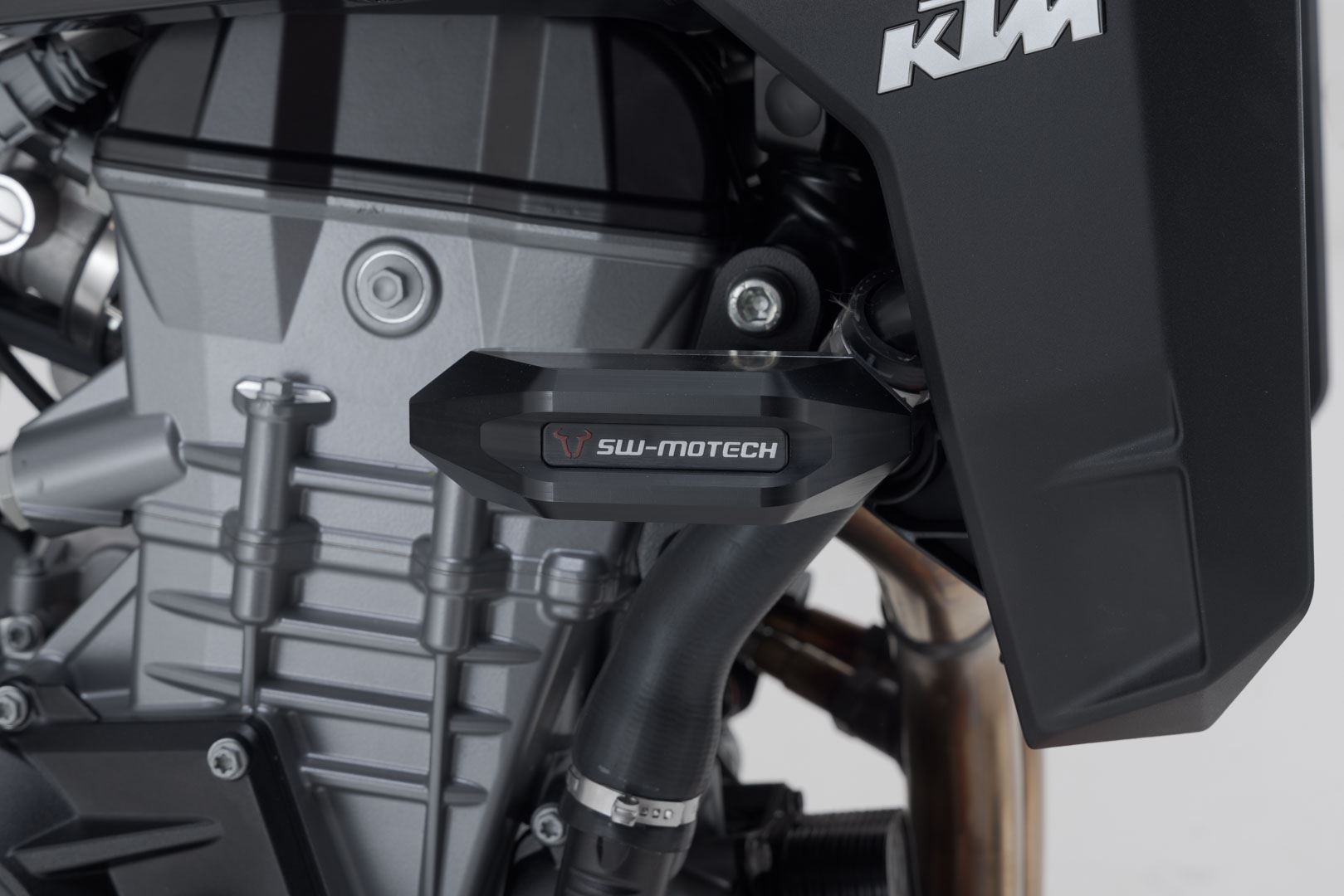 Frame slider kit Black. KTM 990 Duke (23-).