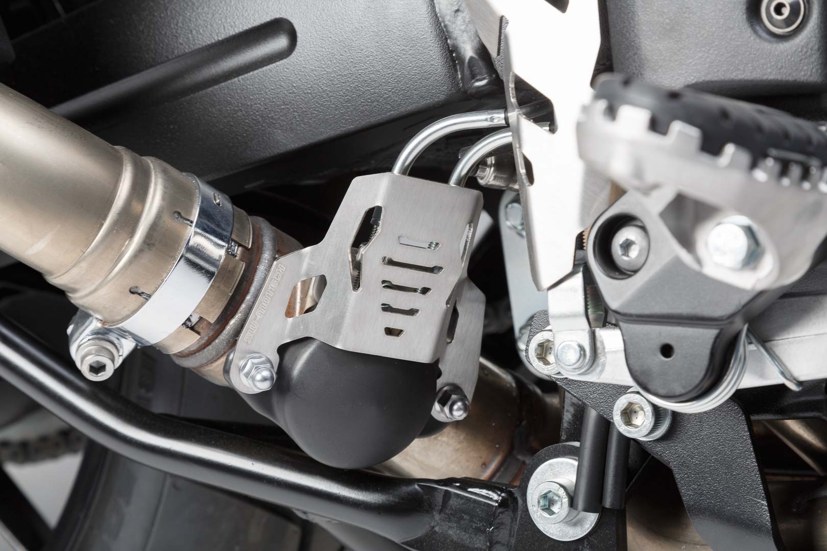 Exhaust valve guard Suzuki V-Strom 1000 (14-19). Silver