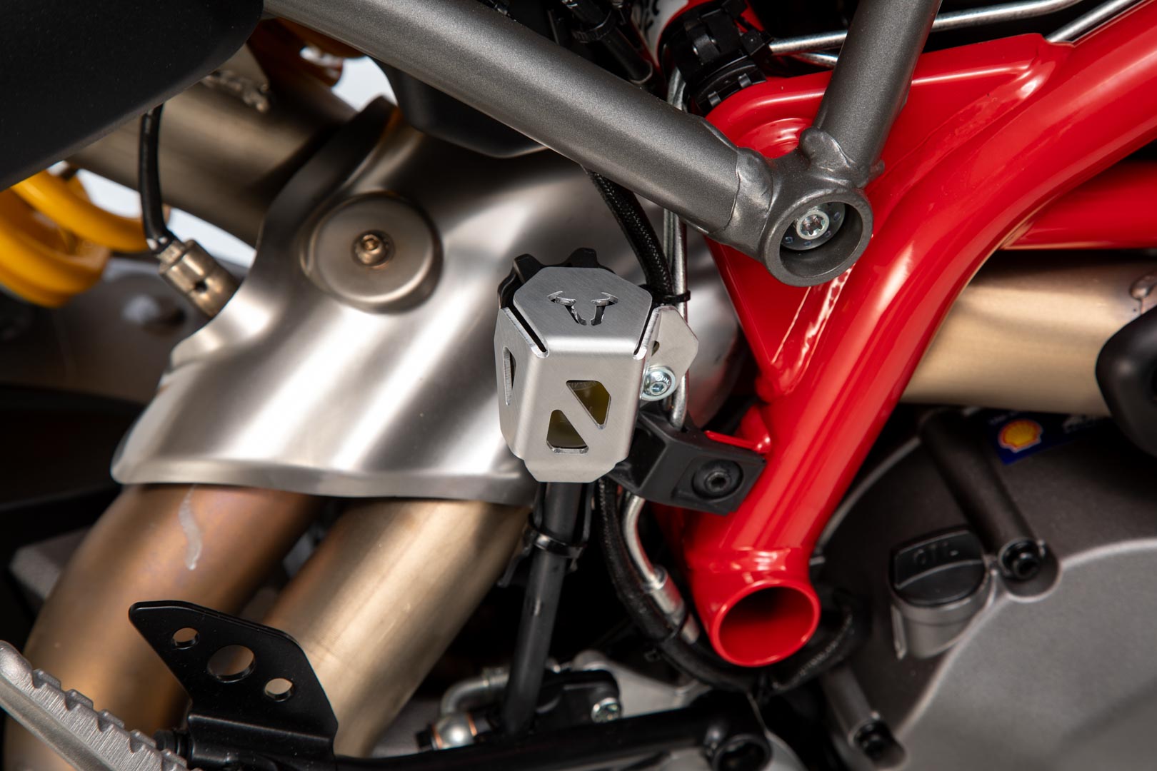 Brake reservoir guard Ducati Hypermotard/Hyperstrada 821/939/950,Super Duke GT